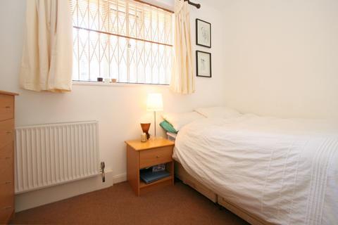 1 bedroom in a flat share to rent, County Street, Elephant & Castle, London, SE1