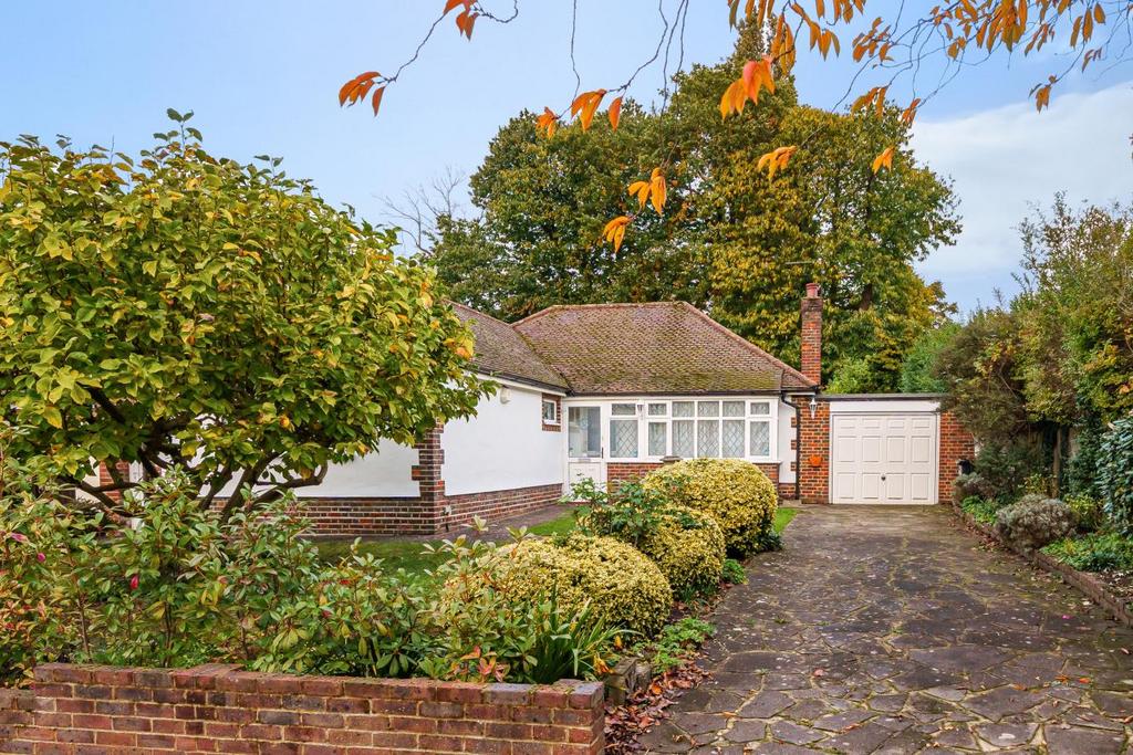 The Grove, West Wickham 3 bed detached house for sale £759,995