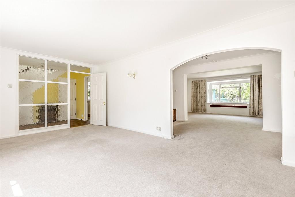 Sumner Drive, Farnham, Surrey, GU9 4 bed detached house for sale