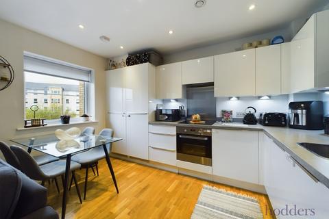 2 bedroom apartment for sale - Chalcraft Court, Kennett Lane, Chertsey, Surrey, KT16