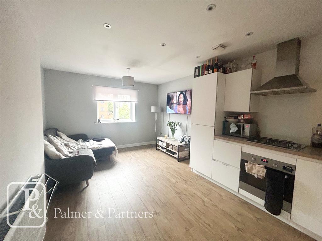 Whitmore Drive, Colchester, Essex, CO4 2 bed coach house for sale £