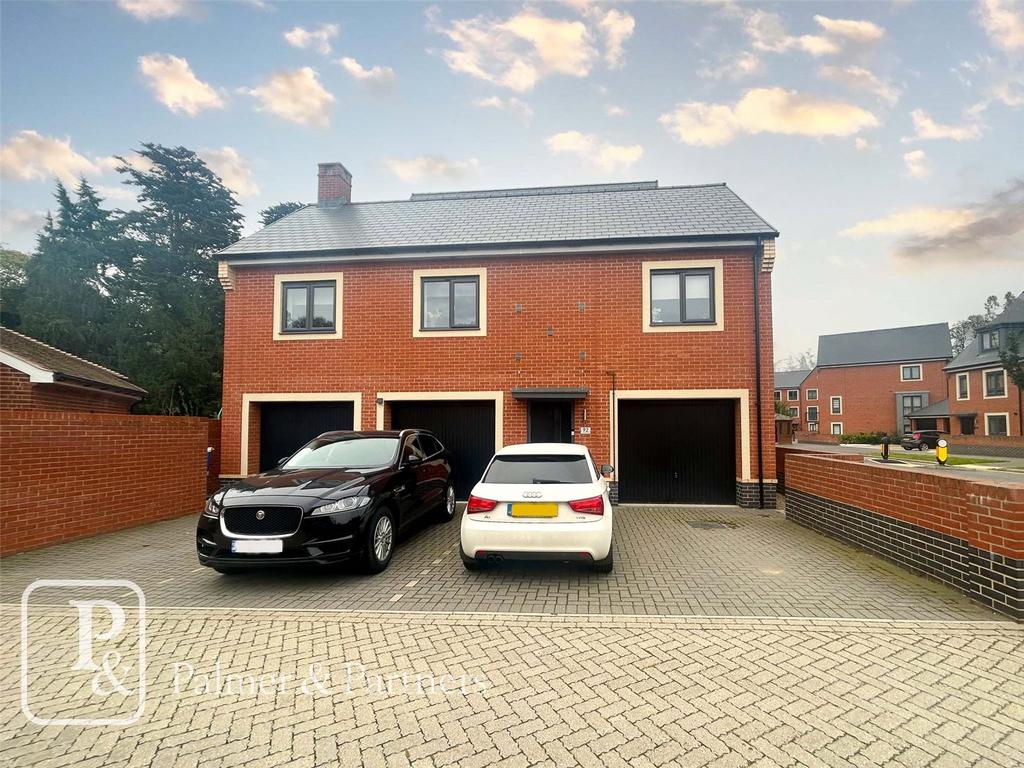 Whitmore Drive, Colchester, Essex, CO4 2 bed coach house for sale £