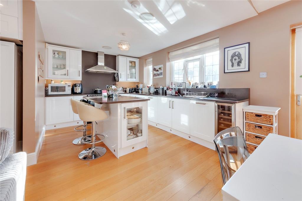 Hilfield Lane, Aldenham, Watford, Hertfordshire, WD25 4 bed semi