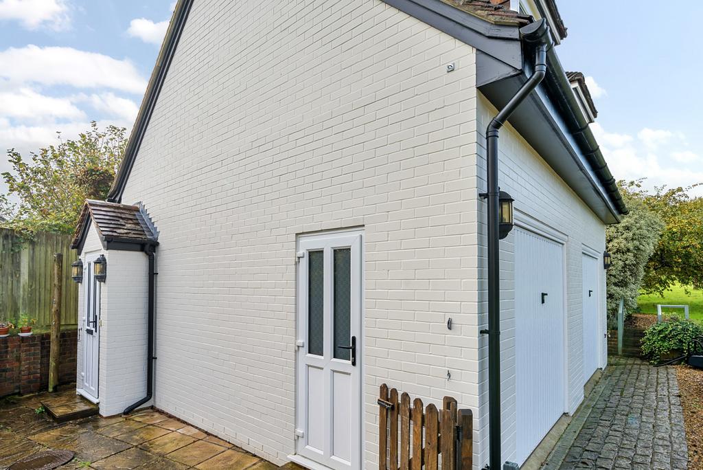Lower Gardens, Long Reach, West Horsley, Leatherhead, KT24 1 bed