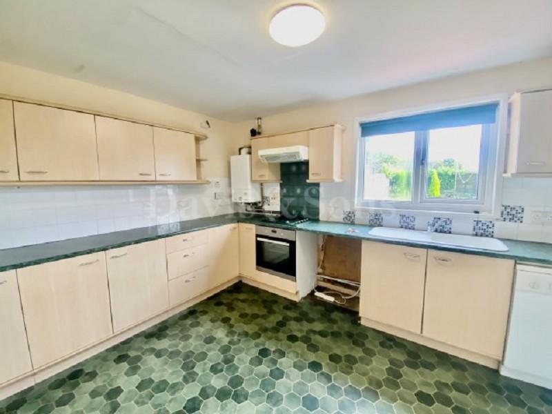 Maesglas Avenue, Off Cardiff Road, Newport. NP20 3BR 3 bed terraced
