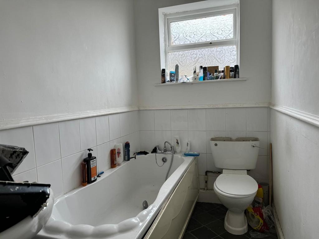 Bathroom T202406111108.jpg