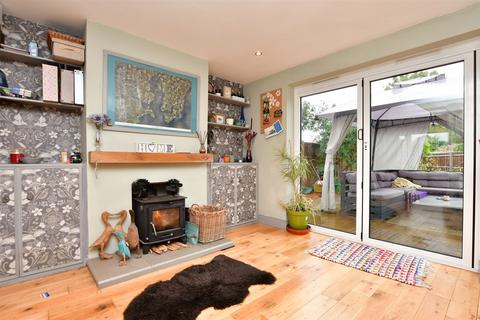 36 Benhams Drive, Horley, RH6 8QU