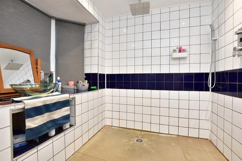 36 Benhams Drive, Horley, RH6 8QU
