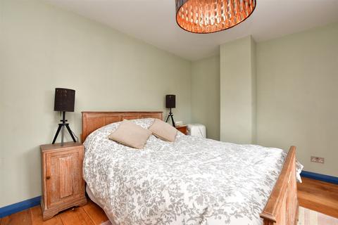 36 Benhams Drive, Horley, RH6 8QU