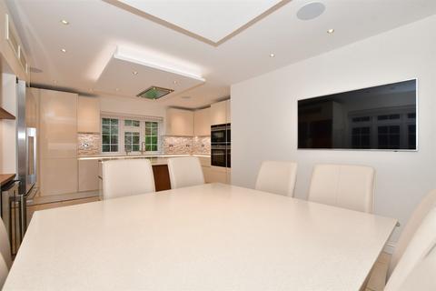 8 Great Owl Road, Chigwell, IG7 6AL