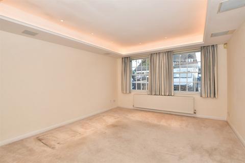 8 Great Owl Road, Chigwell, IG7 6AL