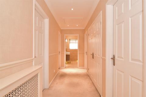 8 Great Owl Road, Chigwell, IG7 6AL