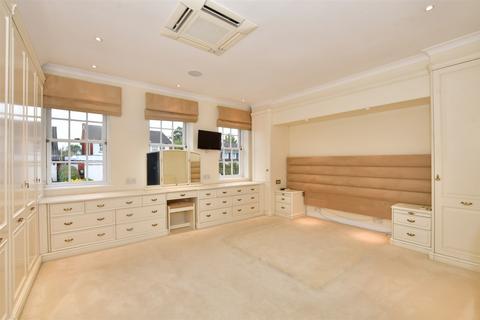 8 Great Owl Road, Chigwell, IG7 6AL