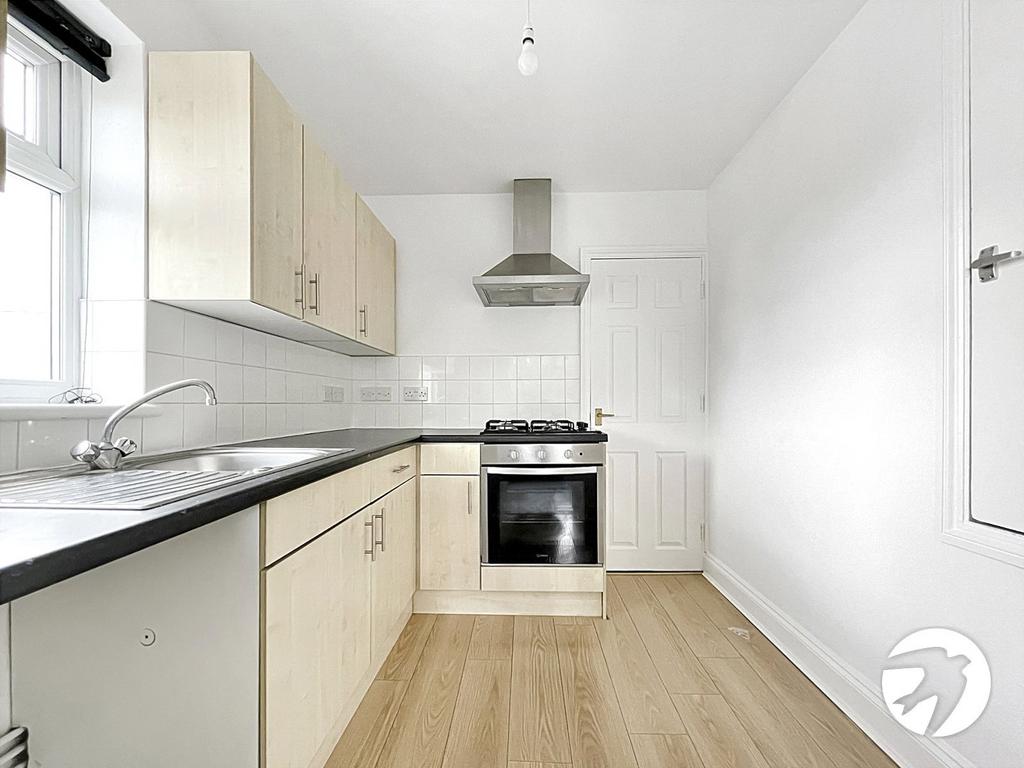 Station Road, Rainham, Gillingham, Kent, ME8 Studio £725 pcm (£167 pw)