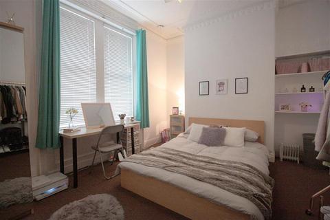 4 bedroom property to rent, Clayton Park Square, Newcastle Upon Tyne