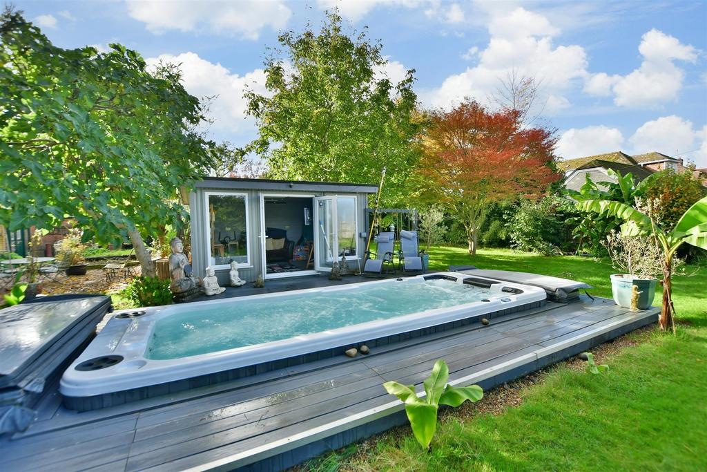 Workshop/Outbuildings