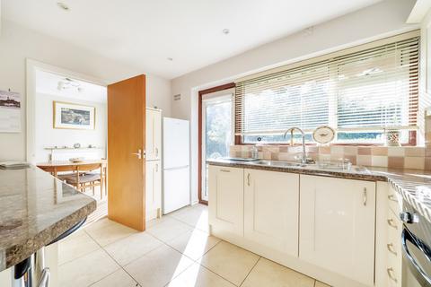 38 Chestnut Way, Godalming, GU7 1TS