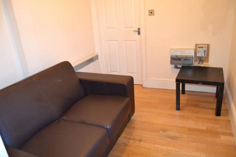 1 bedroom flat to rent, Park Avenue, London NW2