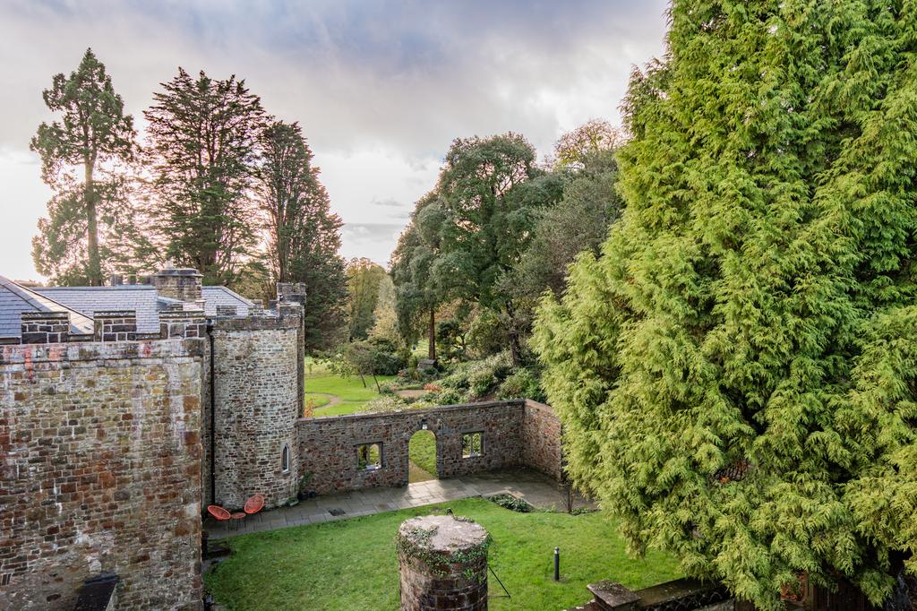 A page   17 Clyne Castle - Web-32.jpg