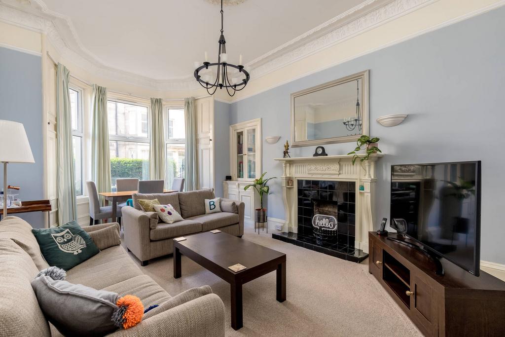 8 Mertoun Place, EDINBURGH, EH11 1JZ 2 bed flat £330,000