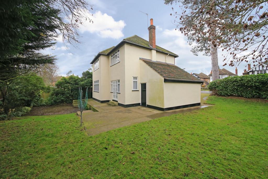 Park View, Hatch End, Pinner, HA5 4 bed detached house for sale £950,000