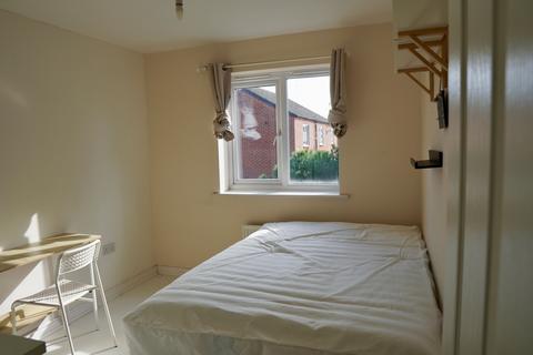 4 bedroom semi-detached house to rent - Coventr CV4