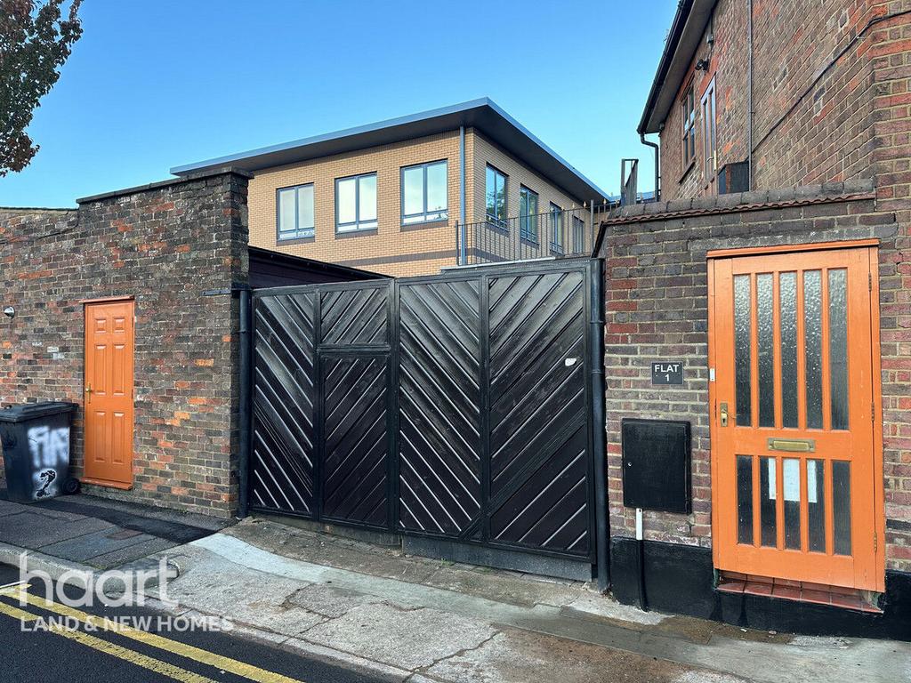 Luton LU2 Land for sale