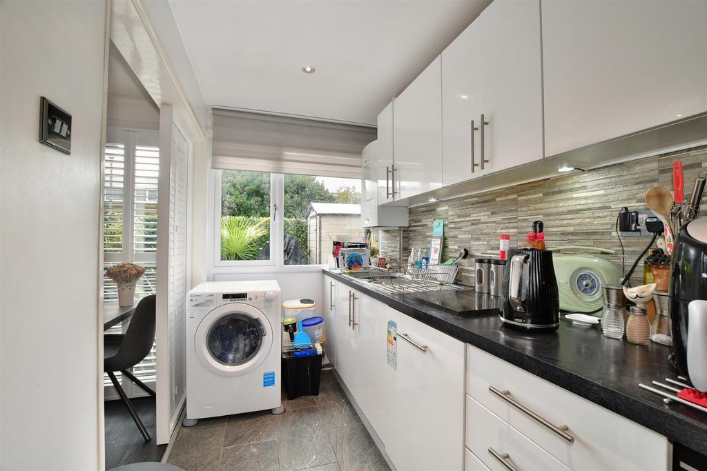 Forestfield, Furnace Green, Crawley, West Sussex 1 bed detached