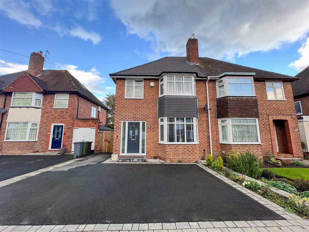 Solihull B92 3 bed semidetached house for sale £450,000