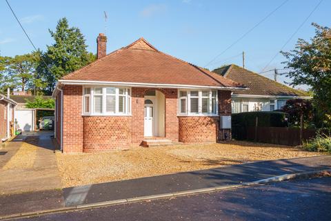 2 bedroom bungalow for sale - Linden Grove, Chandler's Ford, Eastleigh, Hampshire, SO53