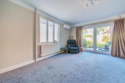 2 bedroom bungalow for sale - Linden Grove, Chandler's Ford, Eastleigh, Hampshire, SO53