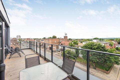 1 bedroom penthouse for sale, High Road, North Finchley