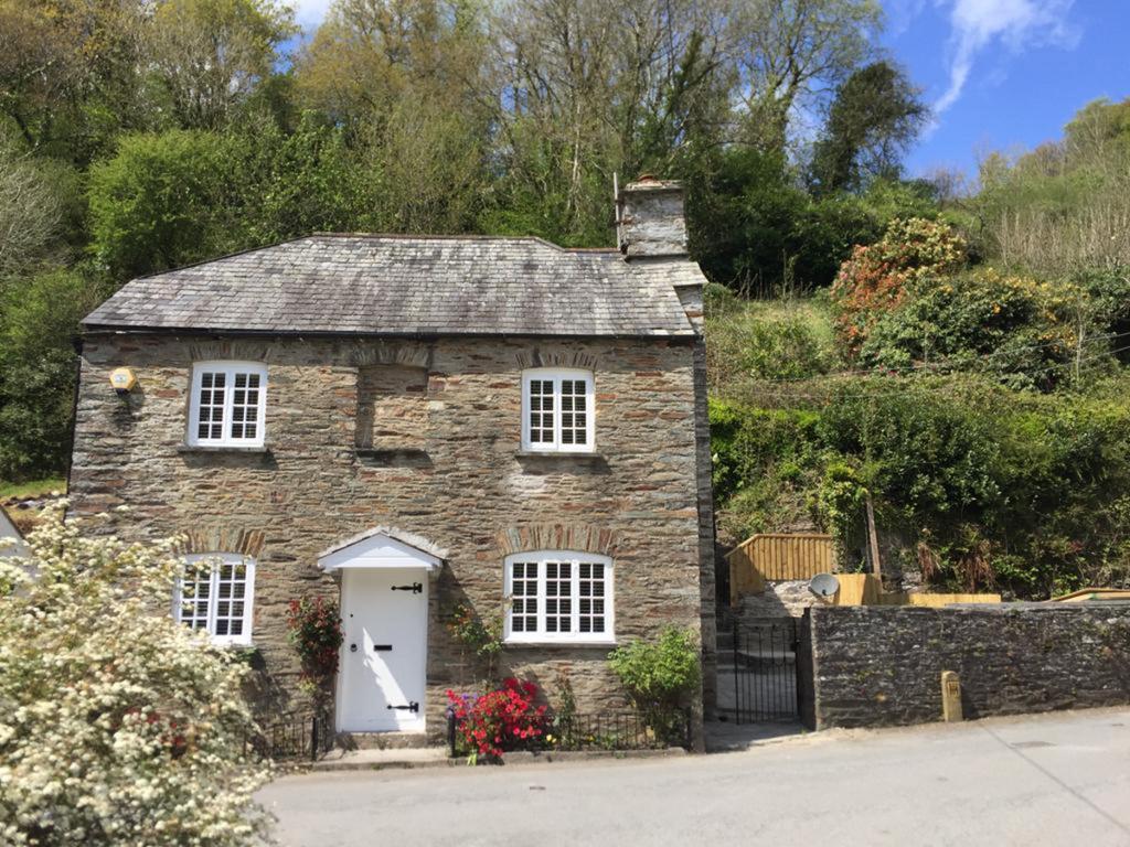 Milton Combe, Yelverton, PL20 3 bed detached house for sale £325,000