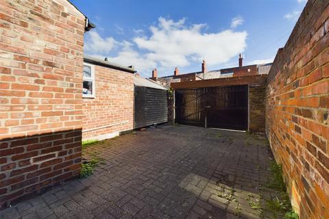 4 bedroom terraced house to rent, Manor House Road, Newcastle Upon Tyne