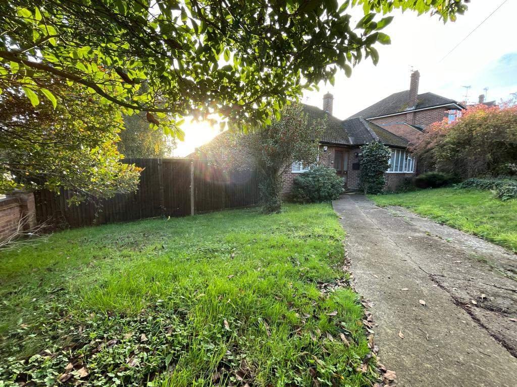 Newberries Avenue, Radlett, WD7 7EJ 3 bed detached bungalow for sale