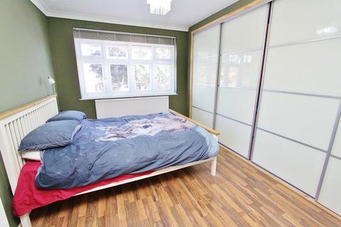 7 Esk Way, Romford, RM1 4YH