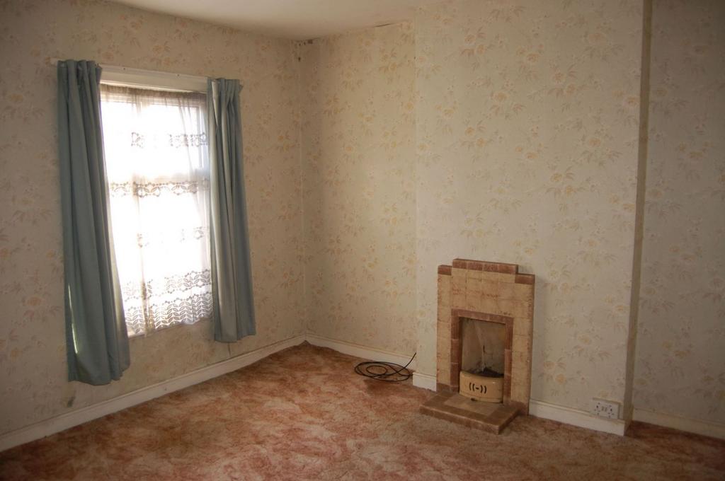East Street, Long Buckby, Northampton NN6 7RB 2 bed end of terrace