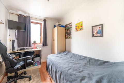 3 bedroom flat for sale, Romford Road, Forest Gate, London, E7