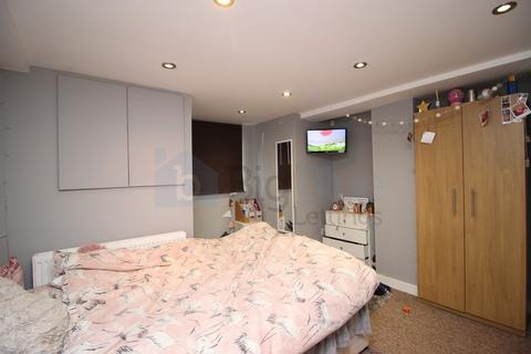 6 bedroom terraced house to rent, 50 Queens Road, Hyde Park,, Leeds LS6