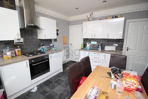 6 bedroom terraced house to rent, 50 Queens Road, Hyde Park, Leeds LS6