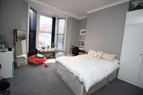8 bedroom terraced house to rent, 1 Brudenell Mount, Hyde Park, Leeds LS6