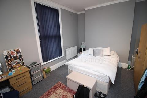 8 bedroom terraced house to rent, 1 Brudenell Mount, Hyde Park, Leeds LS6
