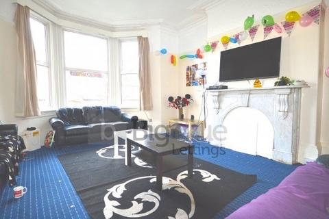 9 bedroom terraced house to rent, 64 Cardigan Road, Headingley, Leeds LS6