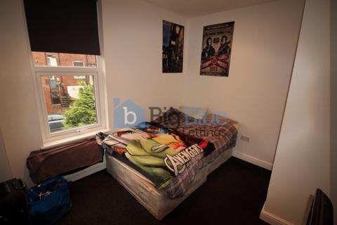 3 bedroom terraced house to rent, 17 Royal Park Terrace, Hyde Park, Leeds LS6