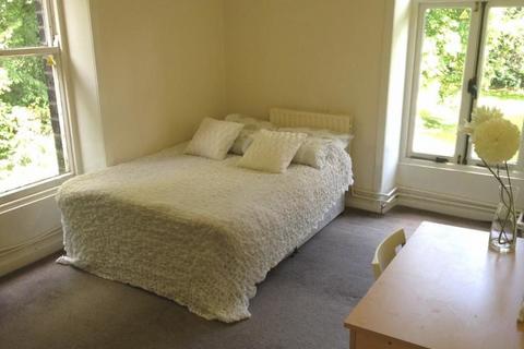 11 bedroom detached house to rent, Grosvenor Road, Headingley, Leeds LS6