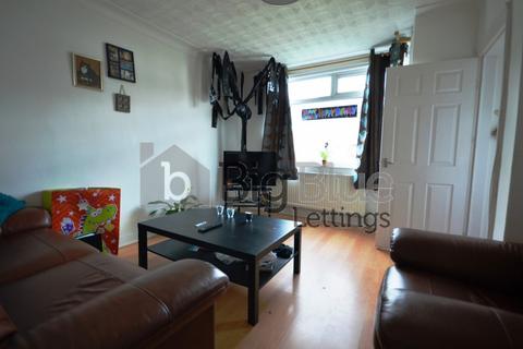 2 bedroom townhouse to rent, 23 Park View Avenue, Burley, Leeds LS4