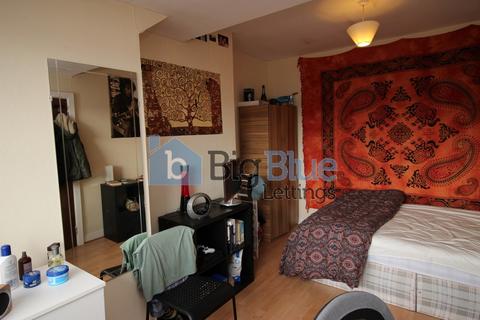7 bedroom terraced house to rent, 29 Chestnut Avenue, Hyde Park, Leeds LS6