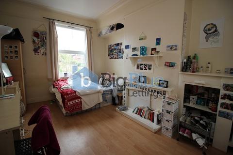 7 bedroom terraced house to rent, 29 Chestnut Avenue, Hyde Park, Leeds LS6