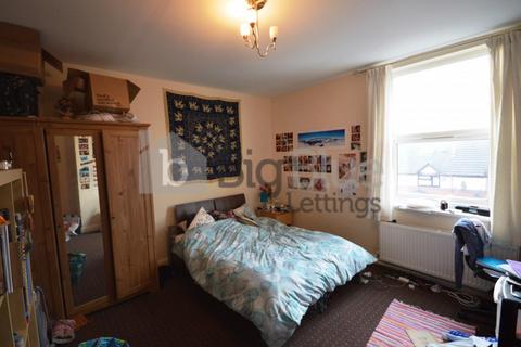 3 bedroom property to rent, 24 Spring Grove Walk, Hyde Park, Leeds LS6
