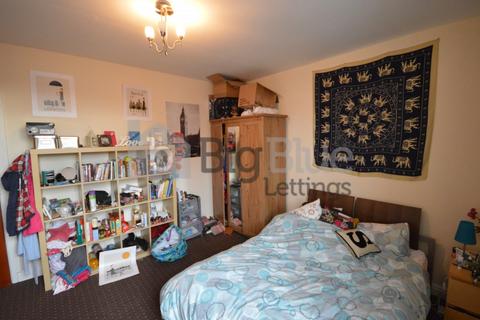 3 bedroom property to rent, 24 Spring Grove Walk, Hyde Park, Leeds LS6